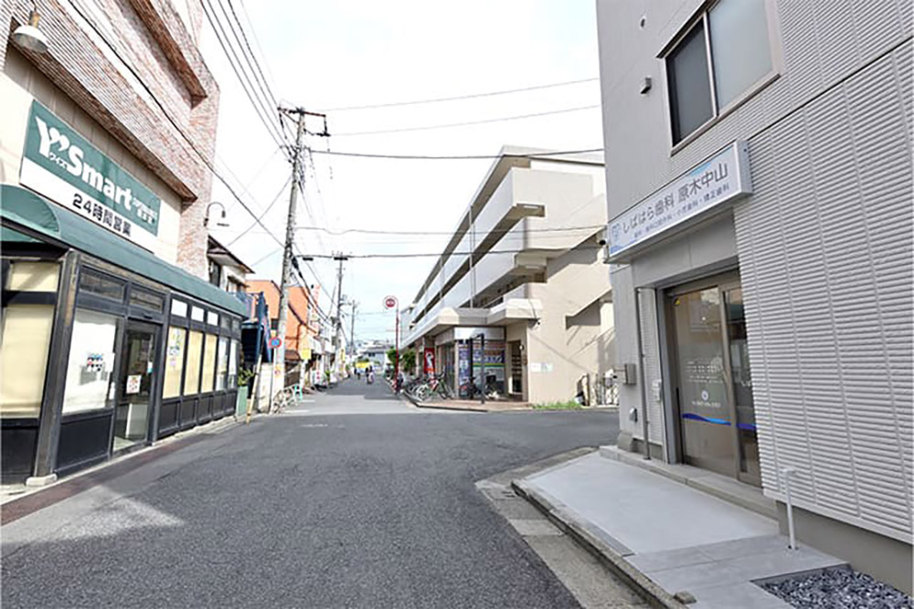 ワイズマート様前に当院はございます